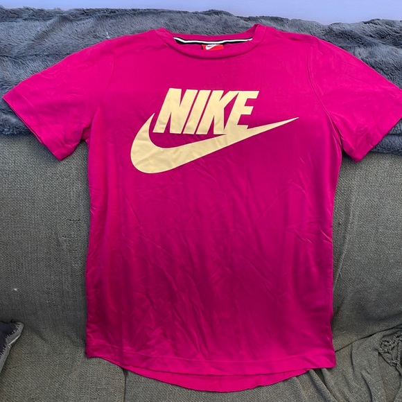 Nike Tops - Nike T-shirt